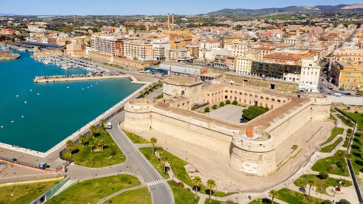Civitavecchia – fergehavn og reisemålsguide