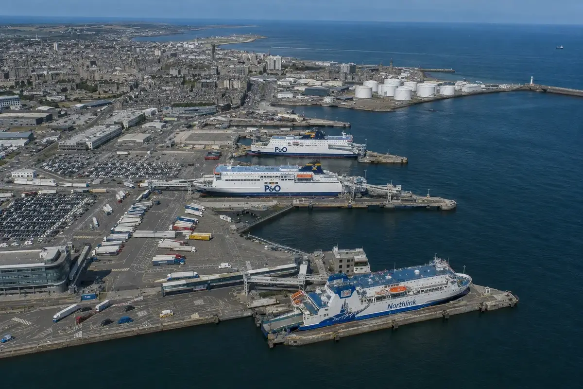 Fergereise og havneinformasjon for Aberdeen–Kirkwall