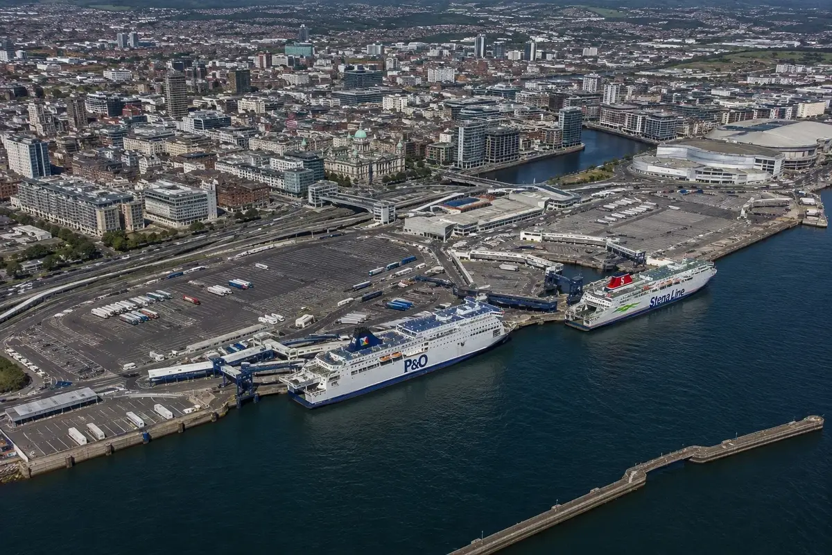 Fergereise og havneinformasjon for Cairnryan–Belfast