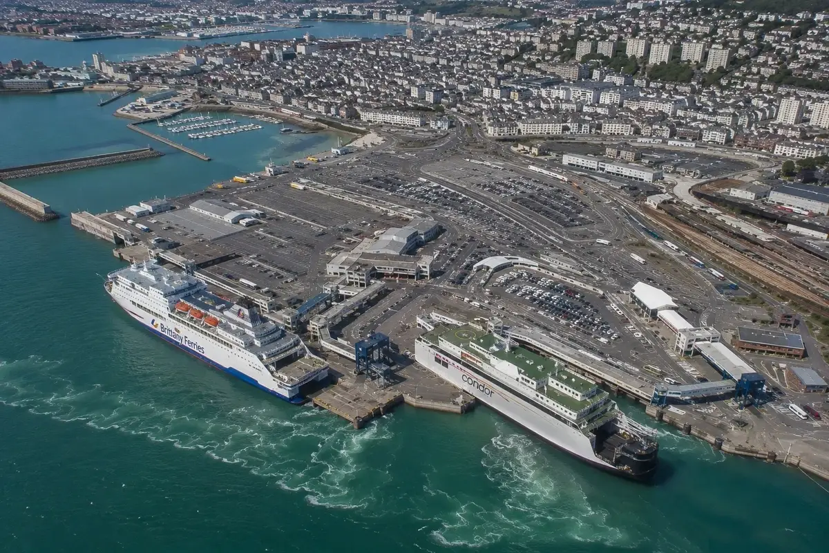 Fergereise og havneinformasjon for Poole–Cherbourg