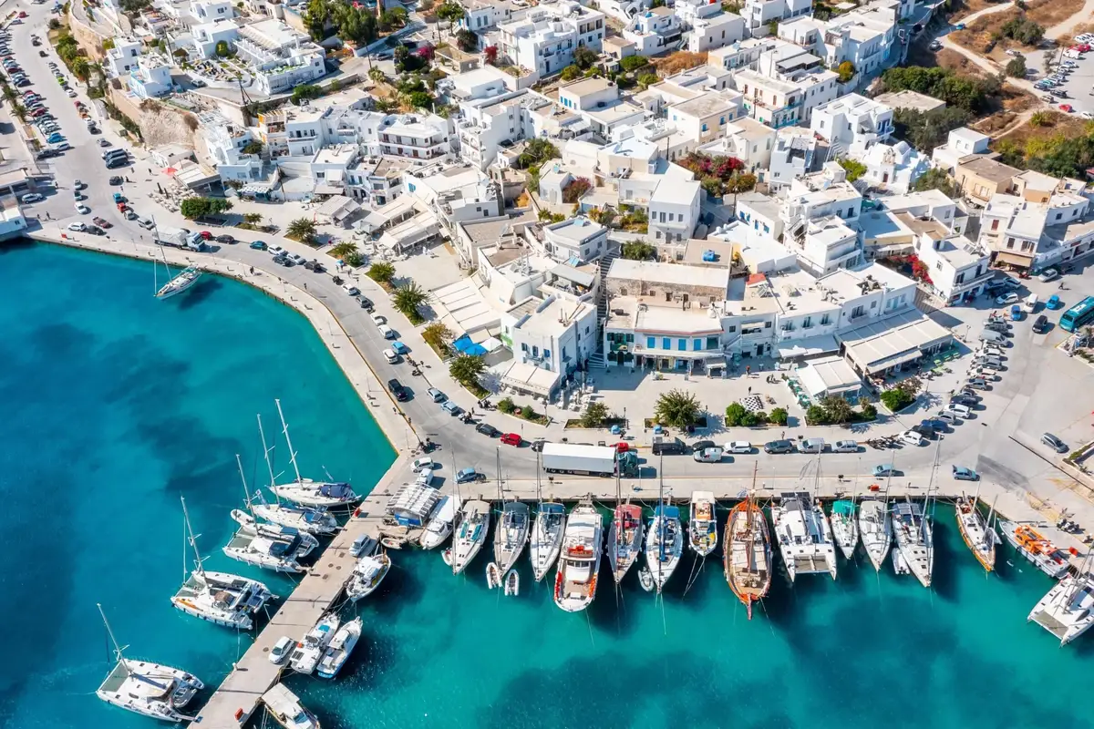 Fergehavnen i Milos