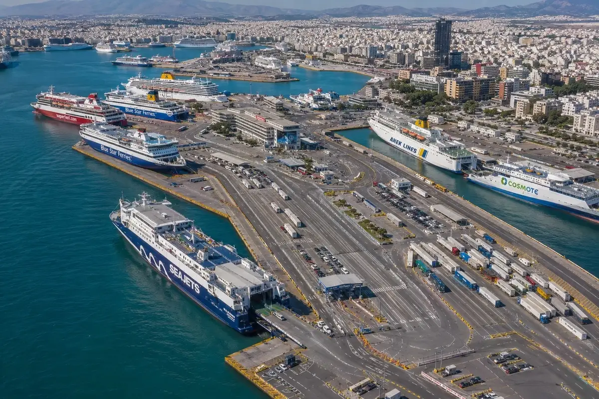 Fergereise og havneinformasjon for Pireus–Amorgos