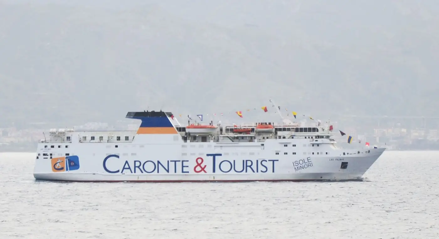 Fergereise og havneinformasjon for Milazzo–Vulcano
